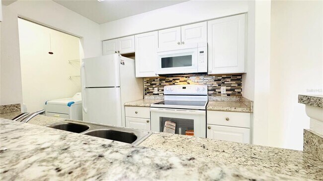 Building Photo - 2915 Winkler Ave
