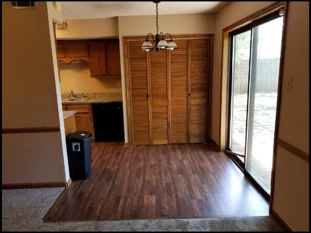 Building Photo - 39 Oak Forest Loop