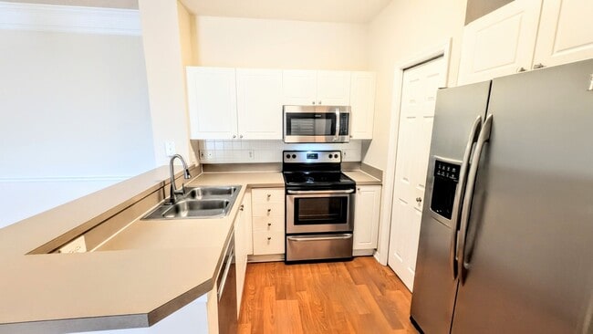 Building Photo - ANNUAL UNFURNISHED 2/1 Condo in Serenade on Palmer Ranch