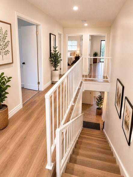 STAIRWAY - FURNISHED - 2118 Obarr Pl