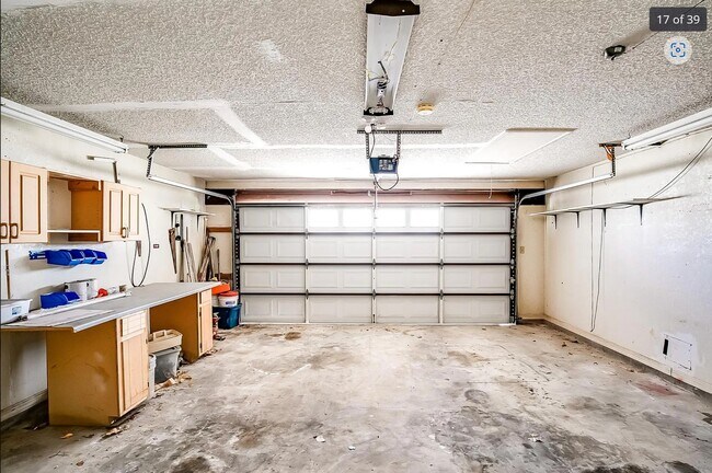 Building Photo - 2005 Magic Hill Dr