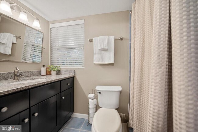 Building Photo - 1403 E Abingdon Dr