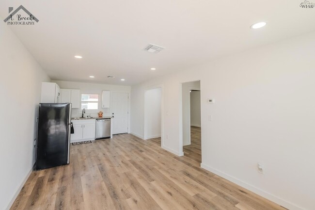 Building Photo - 103 Margaret St