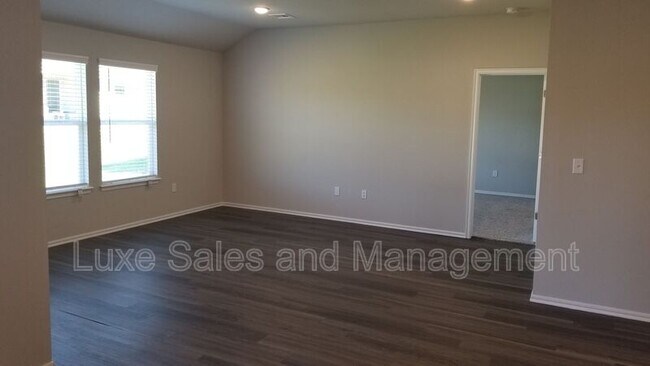 Building Photo - 3110 Debbie Ln