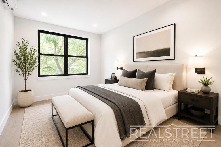 Building Photo - Grand Spacious 2 Bed in Prime Crown Heights