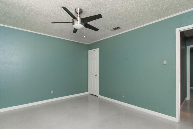 Building Photo - 2524 Berkett Dr
