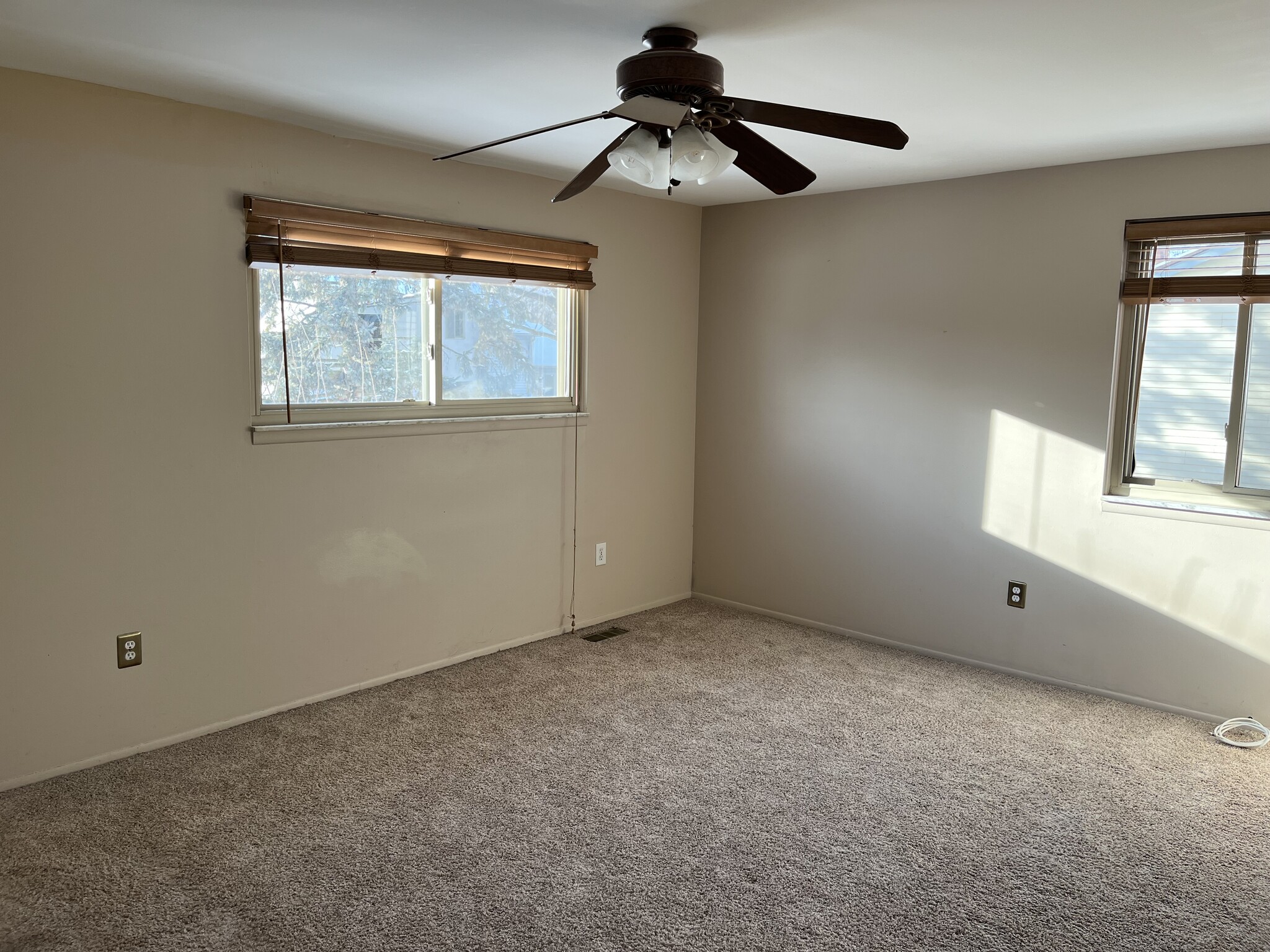 Master bedroom 4 - 1855 Lakewood Dr