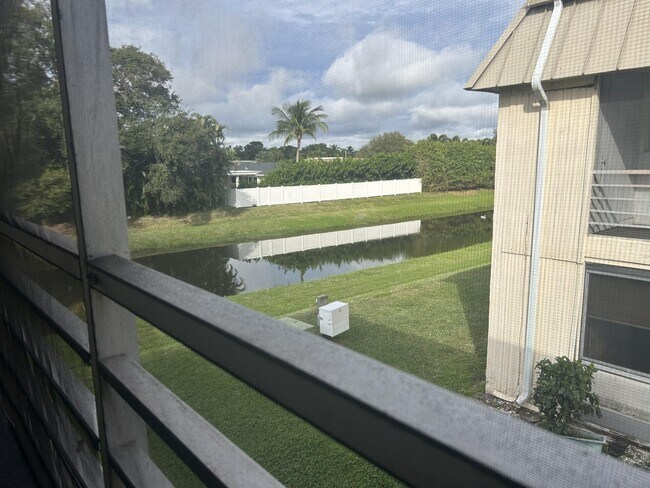 Building Photo - 10693 N Military Trl