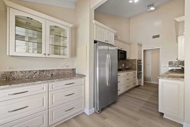 Building Photo - 1954 Vista Caudal