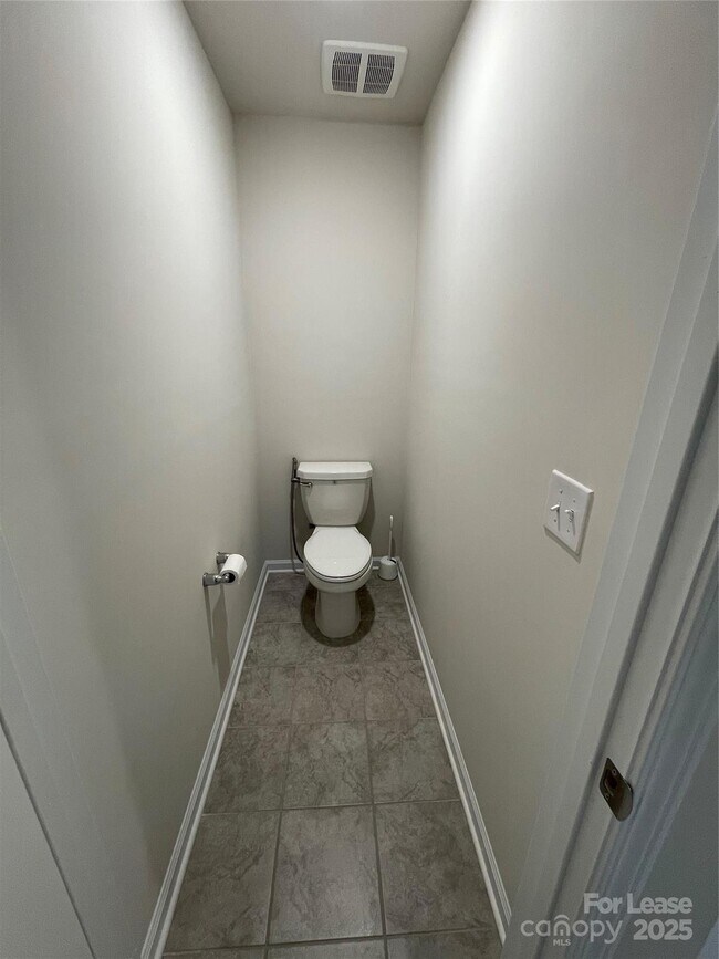 Building Photo - 398 Kennerly Center Dr