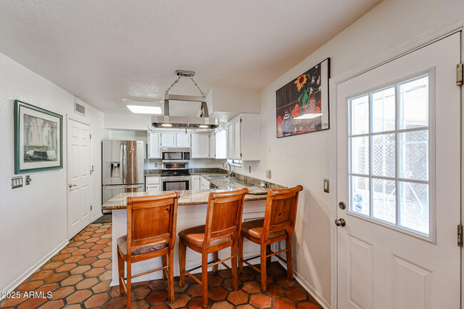 Building Photo - 8531 W Pinnacle Peak Rd