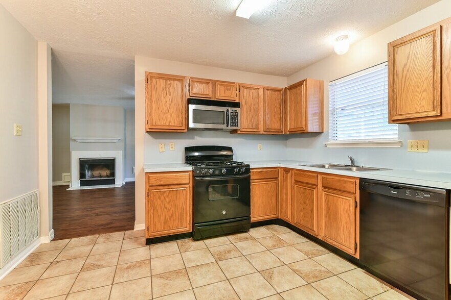 Building Photo - 28710 Raestone St