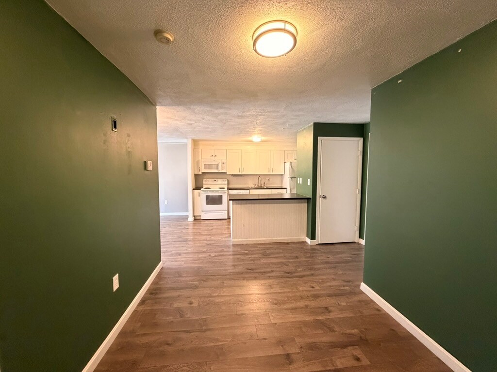 Building Photo - 35 Andrew St