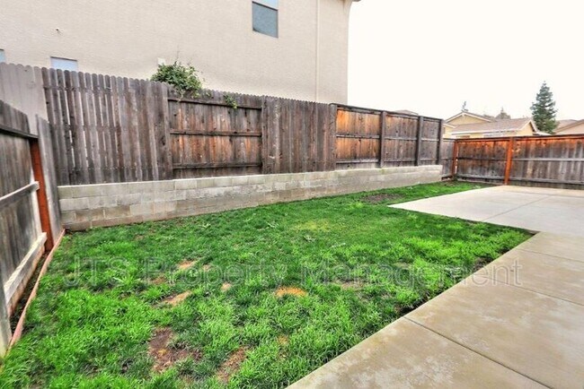 Building Photo - 9200 Rioja St