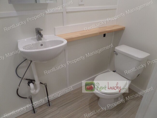 Building Photo - 2110-2116 NE 85th St