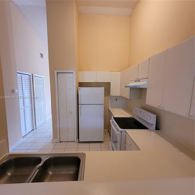 Building Photo - 1663 SE 27th Dr