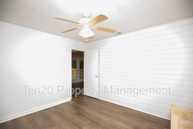 Building Photo - 4034 Savannah Dr