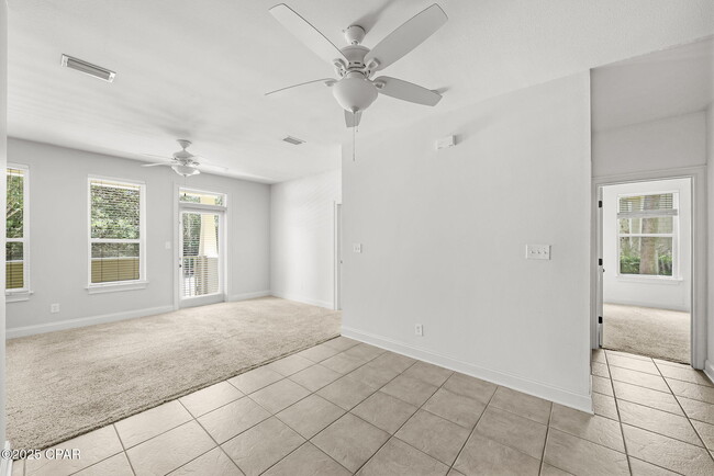 Building Photo - 11 S Wildflower Dr