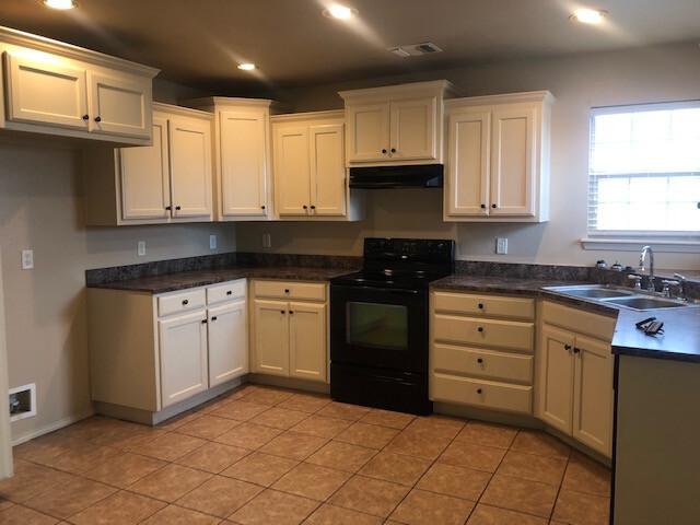 Building Photo - 4 bedroom in Tradewinds