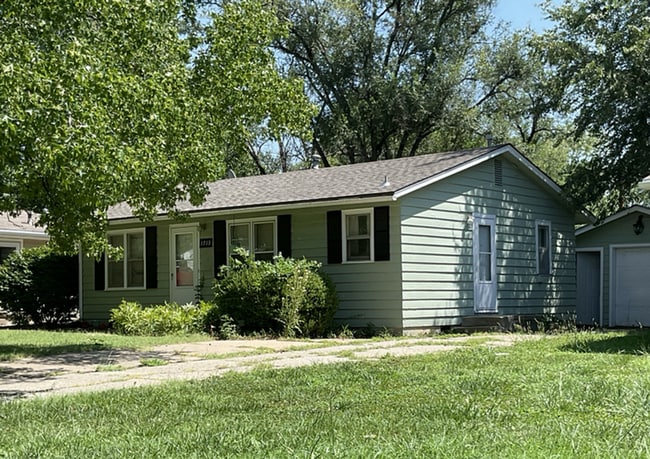 Primary Photo - 1713 SE Sage St