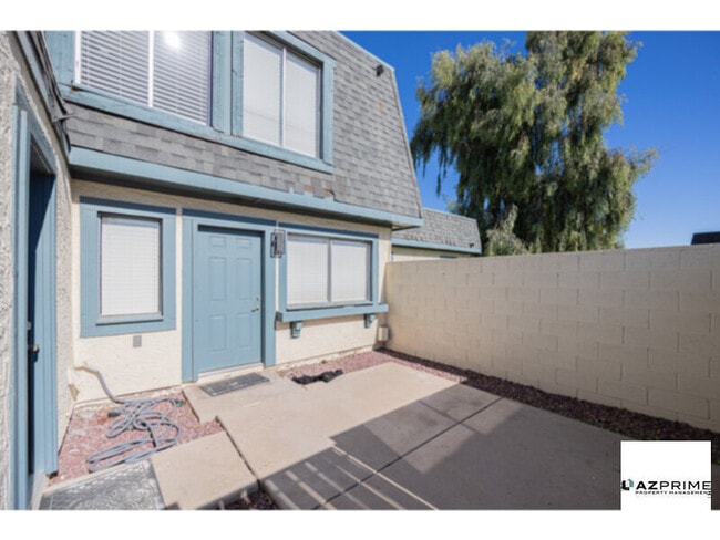 Building Photo - Beautifully Maintained 2/1 Phoenix Townhouse - Comfort, Charm &amp; Prime Location.