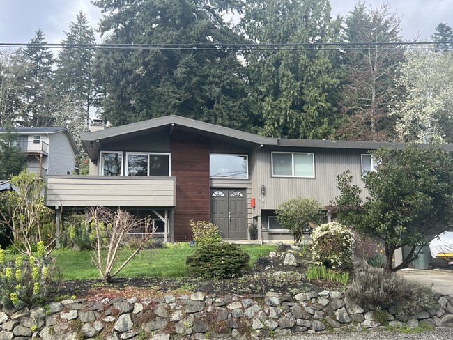 Primary Photo - 401 109th Ave SE
