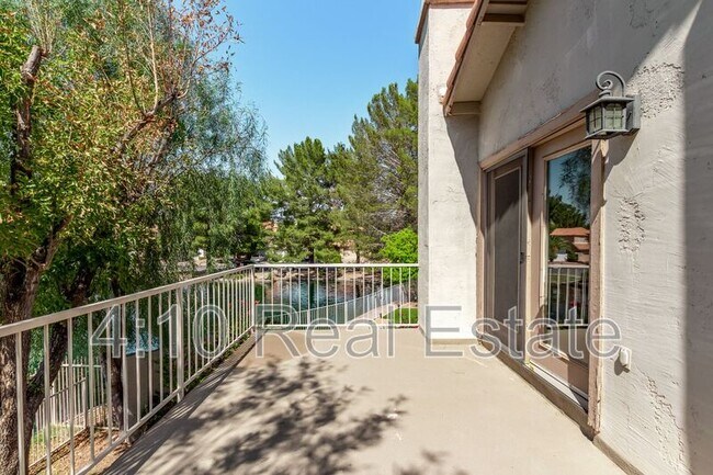 Building Photo - 1678 S Ash Dr