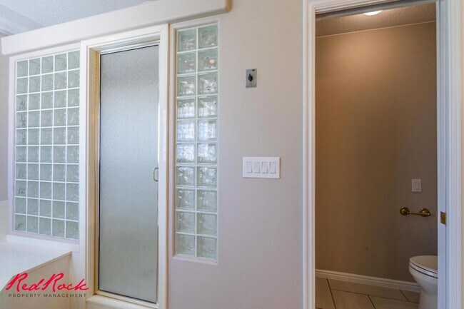 Building Photo - Spacious 6 Bedroom Home with a Balcony!