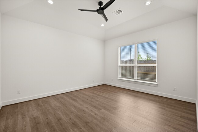 Building Photo - 2710 Bronze Vis Dr