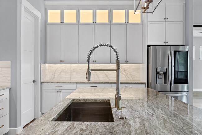 Building Photo - 9042 S La Pampa Way