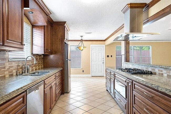 Building Photo - 7811 Fall Glen Dr