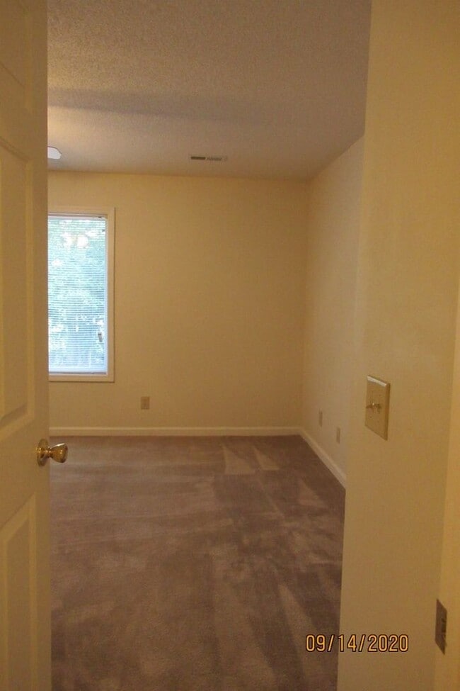 Building Photo - Willow Run- 2 bedroom, 2 bathroom apartment