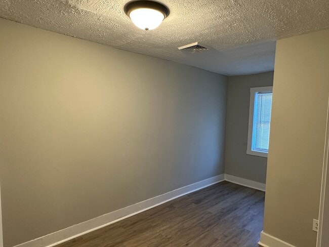 Building Photo - 410 Diehl St
