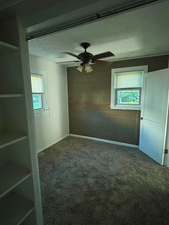 Building Photo - 3 bed 1 bath