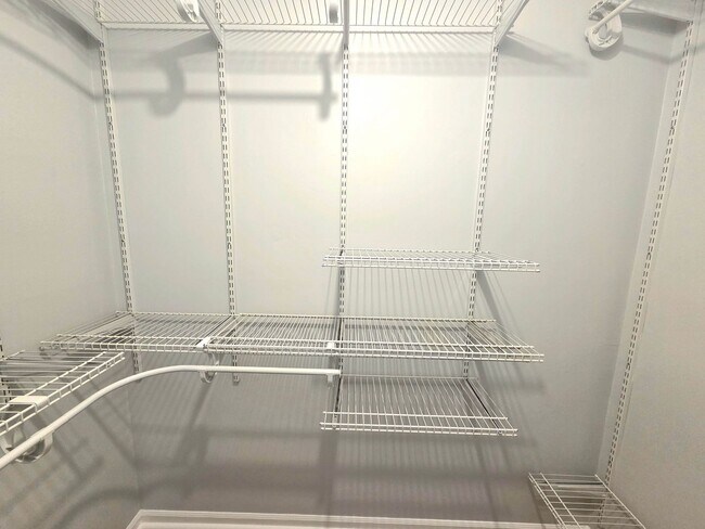 Building Photo - Beautiful 2 BR/2 BA Condo in Ellicott City!