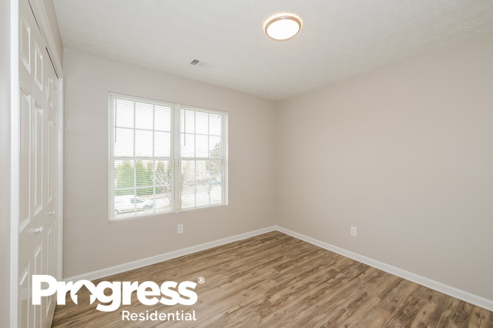 Building Photo - 458 Old Tree Dr