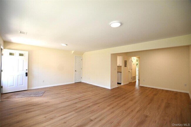 Building Photo - 276 Temple Hill Rd