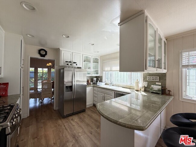 Building Photo - 30556 Rainbow View Dr