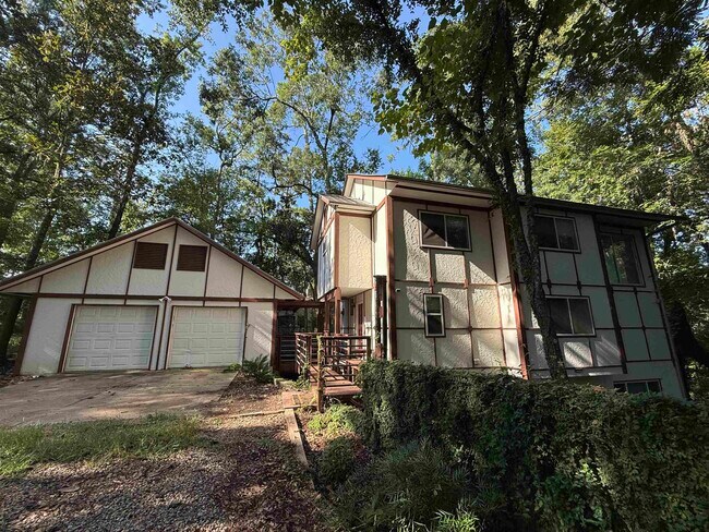 Building Photo - 1828 S Magnolia Dr