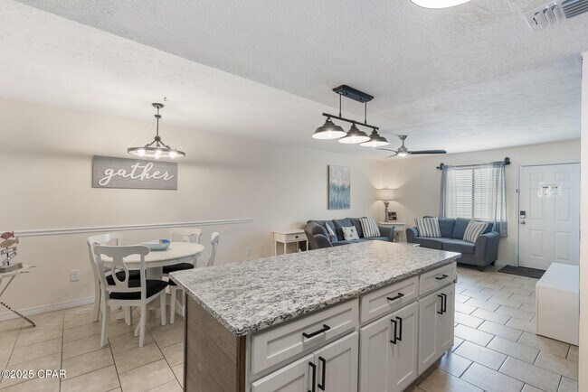 Building Photo - 164 Robin Ln