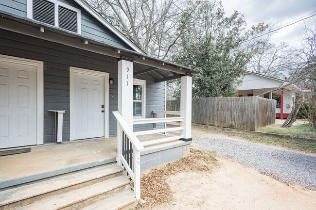 Building Photo - 911 Ray St