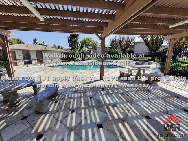 Building Photo - 1 Bedroom / 1 Bathroom Condo W/ garage