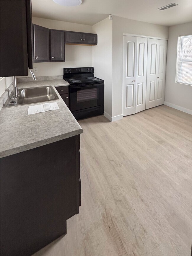 Building Photo - 2000 Meridian Ave