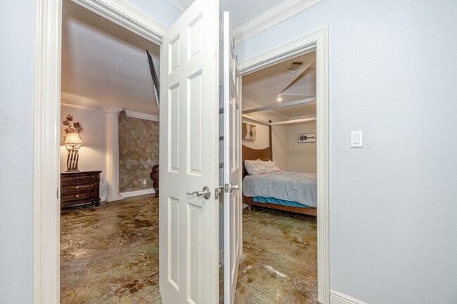 Building Photo - 3 Bedroom 2 Bath Back Bay Luxury Rental Home