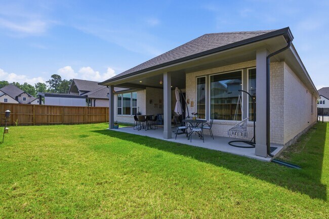 Building Photo - 28065 Willow Gln Dr