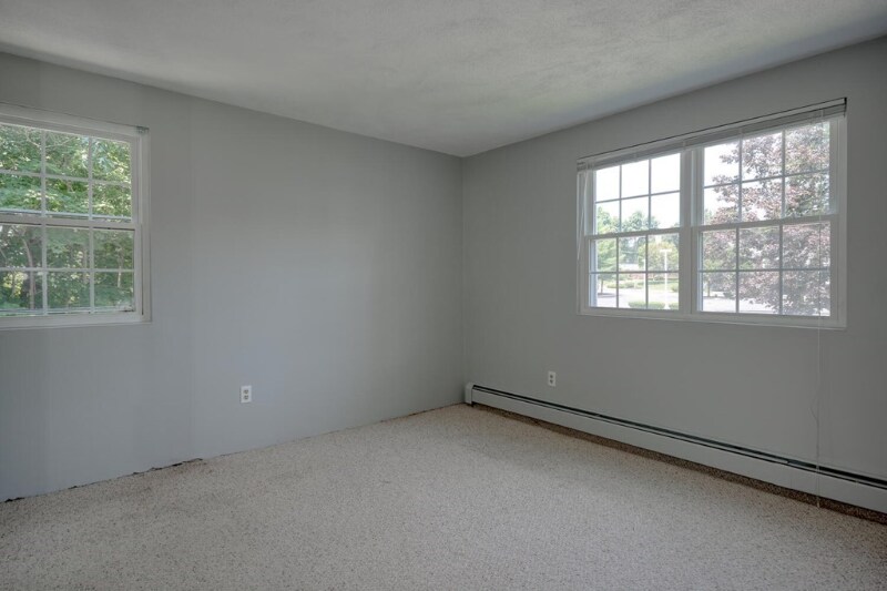 Building Photo - 10 Karen Cir