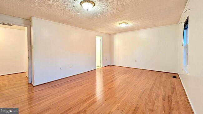 Building Photo - 7051 Leewood Forest Dr