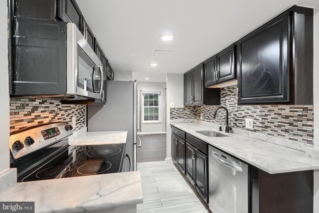 Building Photo - 8704 Tamar Dr