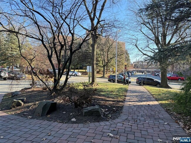 Building Photo - 3031 Edwin Ave