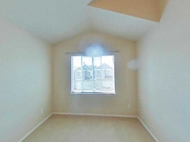 Building Photo - HOA ~ 3 Bedroom Townhouse ~ North Corvallis